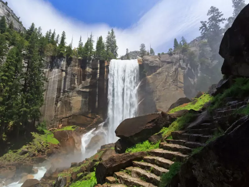 น้ำตกเวอร์นัล (Vernal Fall) น้ำตกเวอร์นัล (Vernal Fall)