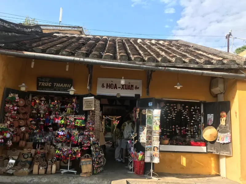 เที่ยวชมย่านเมืองเก่าฮอยอัน