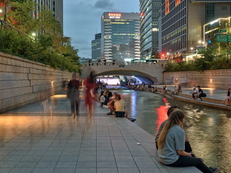 คลองชองเกชอน เที่ยวเกาหลี ที่เที่ยวชิลๆของเกาหลี