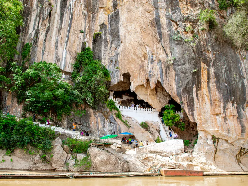 เที่ยวลาว เที่ยวถ้ำปากอู