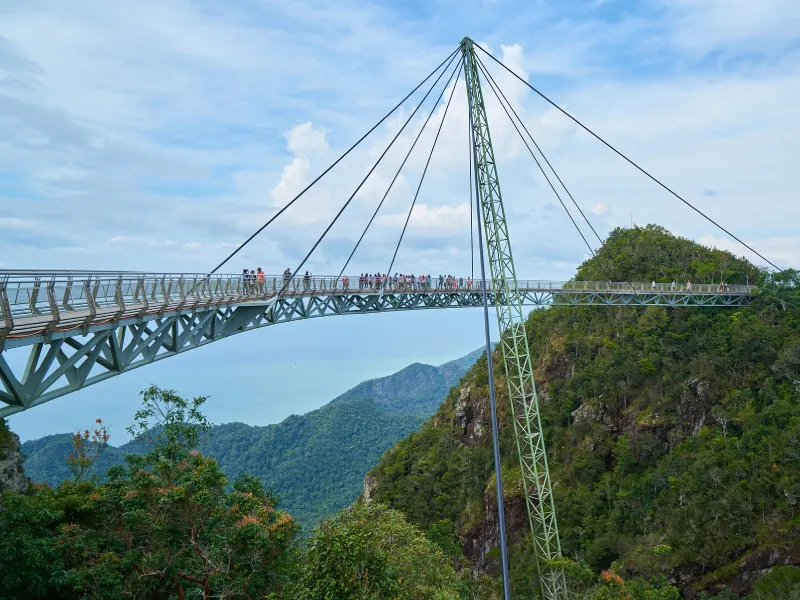 สะพานลังกาวีสกาย หรือ สะพานพระจันทร์เสี้ยว