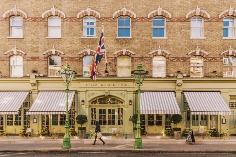 Fitzrovia ชุมชนที่เชื่อมต่อกับ Oxford Street Fitzrovia ชุมชนที่เชื่อมต่อกับ Oxford Street