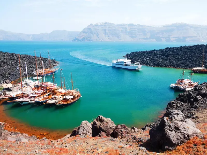 เกาะภูเขาไฟหรือ Nea Kameni เกาะภูเขาไฟหรือ Nea Kameni