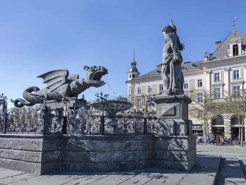 ลานน้ำพุมังกรลินท์วูร์ม จุดเช็คอินถ่ายรูปยอดนิยมในออสเตรีย ลานน้ำพุมังกรลินท์วูร์ม จุดเช็คอินถ่ายรูปยอดนิยมในออสเตรีย