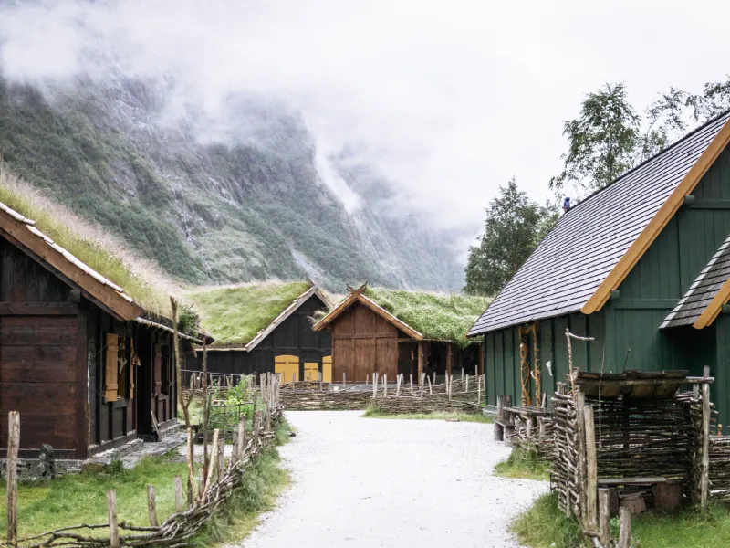 Njardarheimr หมู่บ้านดั้งเดิมของชาวไวกิ้ง Njardarheimr หมู่บ้านดั้งเดิมของชาวไวกิ้ง