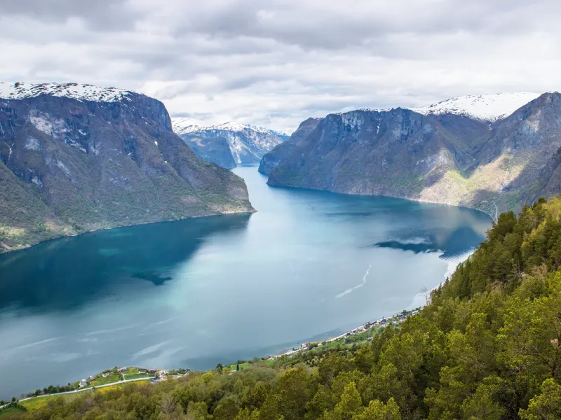 The Aurlandsfjord การล่องเรือสำราญเที่ยวชมทิวทัศน์ที่ฟลอม The Aurlandsfjord การล่องเรือสำราญเที่ยวชมทิวทัศน์ที่ฟลอม