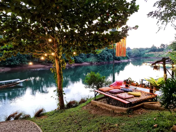 บ้านตั้งริมแคว