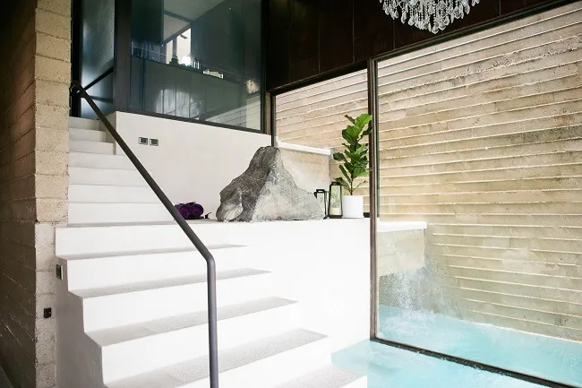 สระว่ายน้ำในห้องพัก Fallingwater Pool Villa ที่ Cross River Kwai
    