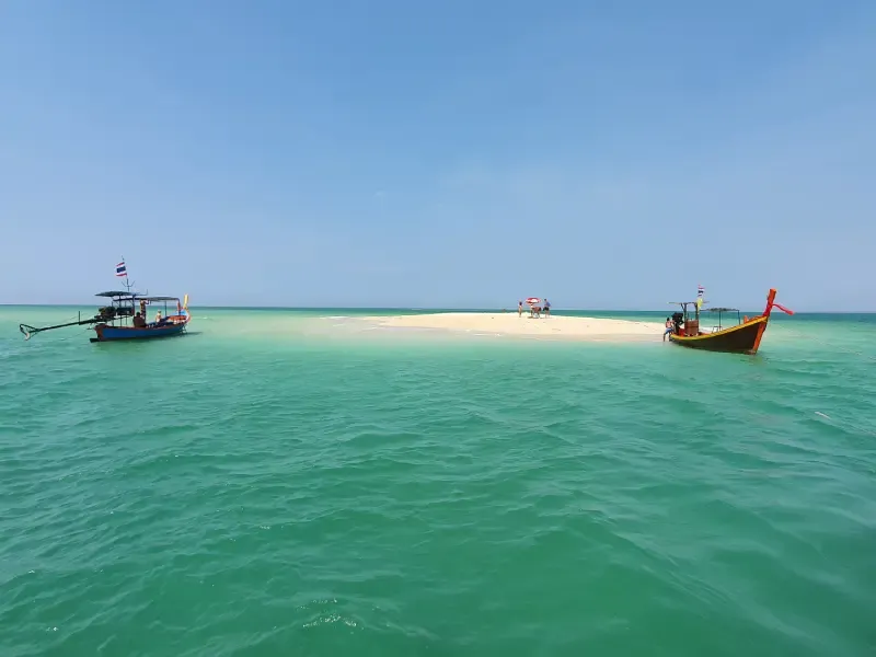 เกาะผ้า ตำบลเกาะคอเขา อำเภอตะกั่วป่า จังหวัดพังงา