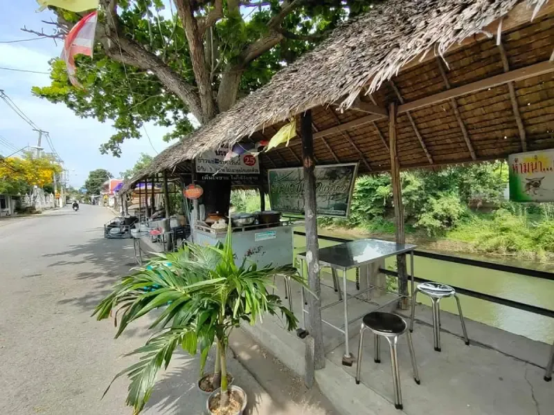 ร้านข้าวแช่แม่นิด ข้าวแช่เจ้าดังเมืองเพชรบุรี ร้านข้าวแช่แม่นิด ข้าวแช่เจ้าดังเมืองเพชรบุรี