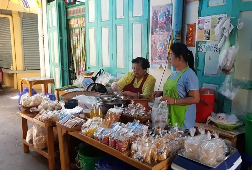 ร้านข้าวแช่แม่อร ตลาดเก่าริมน้ำเพชรบุรี ร้านข้าวแช่แม่อร ตลาดเก่าริมน้ำเพชรบุรี