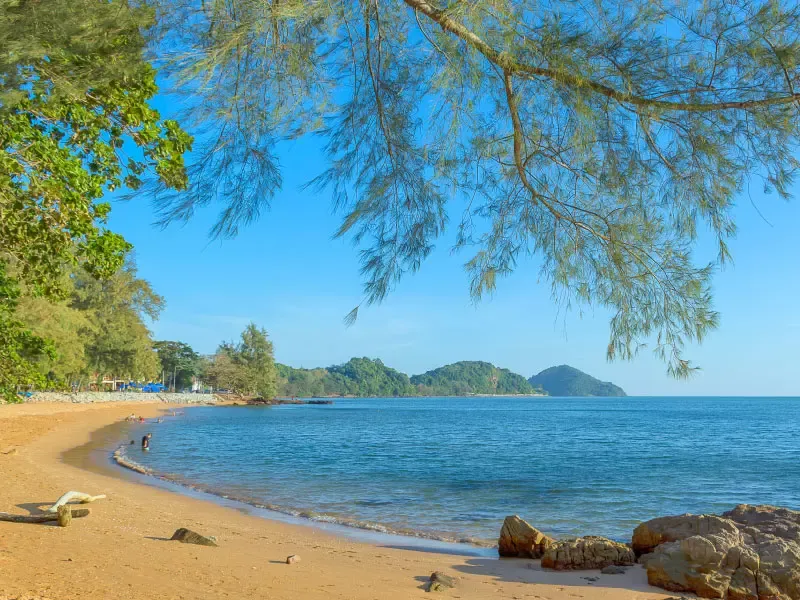 หาดคุ้งวิมาน ใกล้ เปลือกไม้รีสอร์ท จันทบุรี