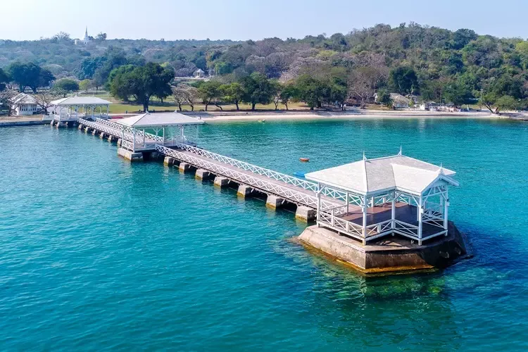 มุมมองทางอากาศของสะพานอัษฎางค์ เกาะสีชัง 