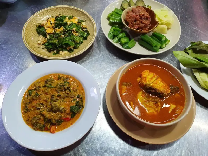 ร้านอาหารน้ำย้อย ภูเก็ต ร้านเด็ดทั่วไทย ร้านเด็ดภูเก็ต