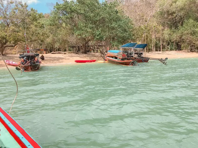 เที่ยวปราสาทหินพันยอด หมู่เกาะเขาใหญ่ Unseen ล้านปีของไทย เที่ยวปราสาทหินพันยอด หมู่เกาะเขาใหญ่ Unseen ล้านปีของไทย