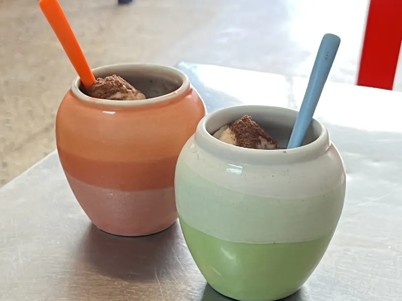 ร้านไอติมโอ่งโบราณ