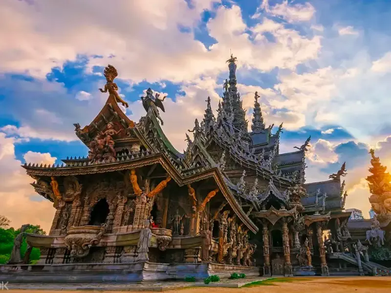 ปราสาทสัจธรรม เที่ยวชลบุรีไปเช้าเย็นกลับ