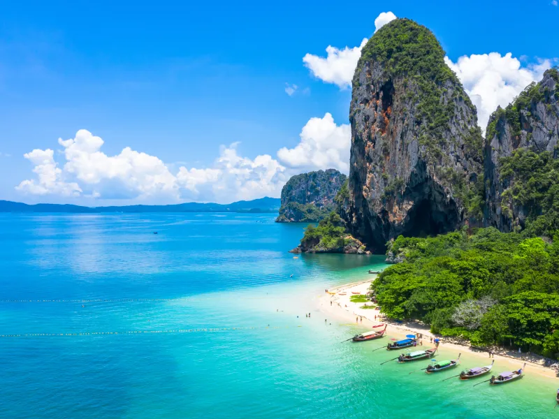 อ่าวนาง จังหวัดกระบี่