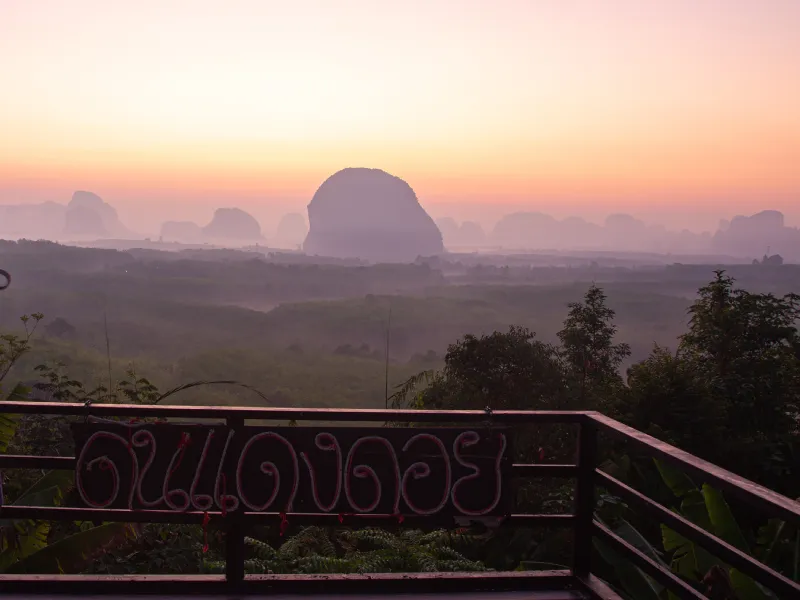 ดินแดงดอย จุดชมวิวกระบี่แบบ 360 องศา