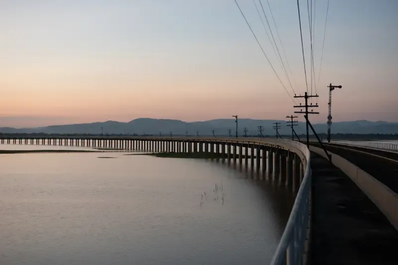 ทางรถไฟลอยน้ำโคกสลุง - เขื่อนป่าสักชลสิทธิ์