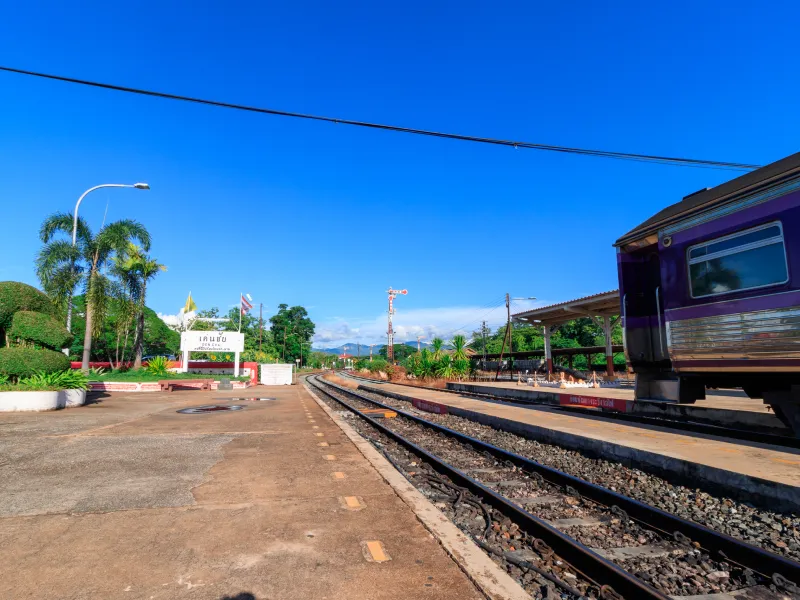 สถานีรถไฟเด่นชัย