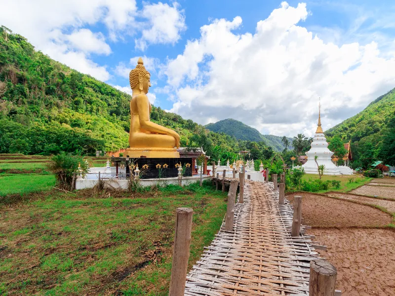 วัดนาคูหา ที่เที่ยวสวยจังหวัดแพร่