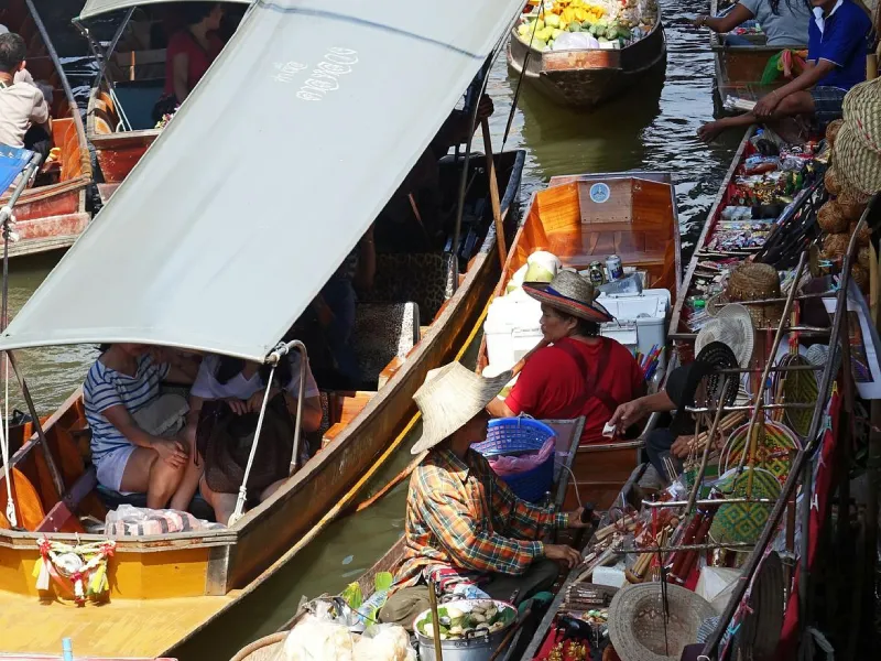 ที่เที่ยวราชบุรียอดฮิต ตลาดน้ำดำเนินสะดวก