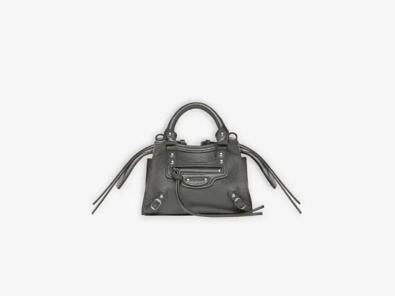 แบรนด์ดังระดับโลก Balenciaga แบรนด์ดังระดับโลก Balenciaga