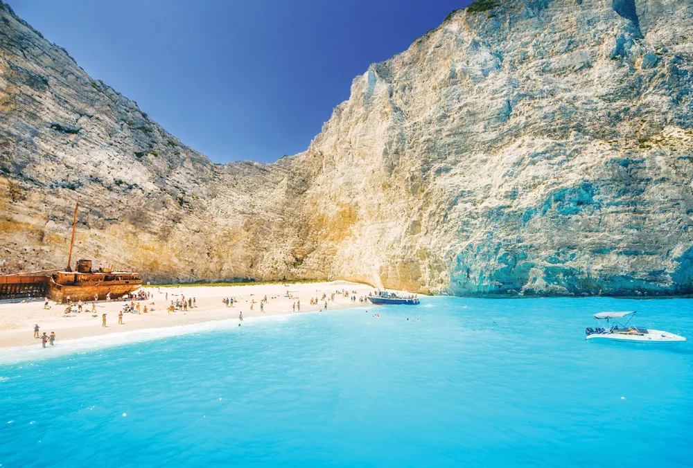 STUNNING-BEACH-AND-BIG-BLUE-SEA1